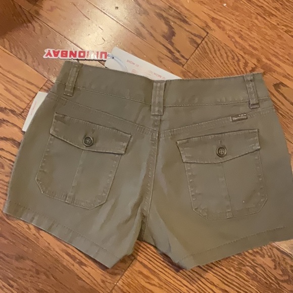 Union Bay khaki shorts - Picture 2 of 3